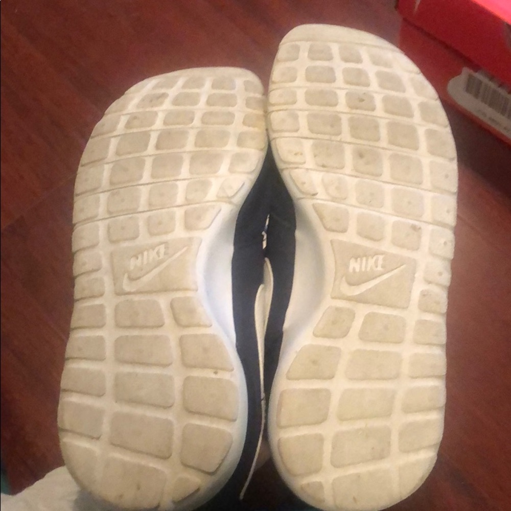 Nike Roshe Runs - Picture 3 of 5
